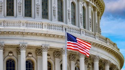 Американские сенаторы посетят Россию, чтобы "понять, что происходит" Американские сенаторы посетят Россию, чтобы "понять, что происходит"