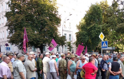В драках с протестующими пострадали несколько правоохранителей В драках с протестующими пострадали несколько правоохранителей