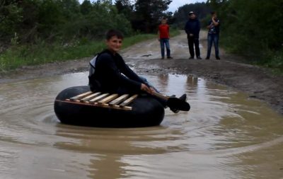 Клип украинских школьников об ужасных дорогах покорил Cеть: видео