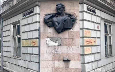 В центре Львова вандалы уничтожили мемориальную доску Ивану Франко