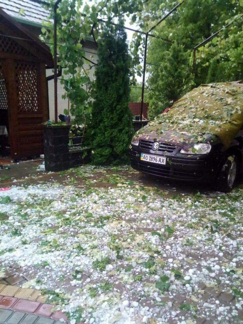 "Гнев небес". На Закарпатье обрушился гигантский град: фото
