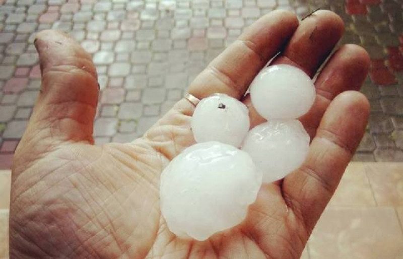 Аномальная Пасха: в Карпатах выпал снег, Житомирщину притрусило градом