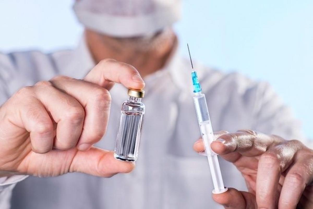 Медики объяснили, зачем во время пандемии делать прививки от гриппа и сколько это стоит