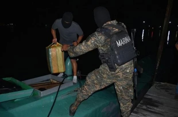 В Гватемале перехватили подводную лодку с &quot;футбольными&quot; наркотиками (фото)