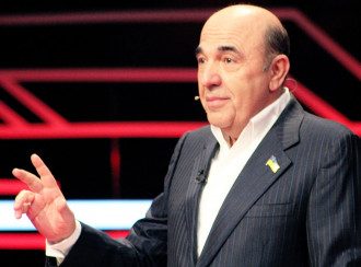 На суде над Медведчуком Рабинович показал всем фак на камеру