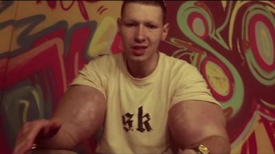 "Каждой сучке нравится это": "Руки-базуки" зачитал рэп и выпустил первый клип
