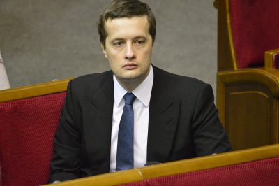 Сын Порошенко скупает акции отцовского банка