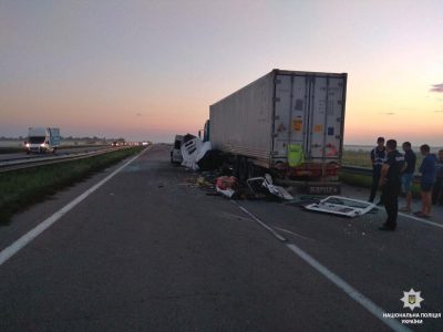 Жуткое ДТП на Николаевщине: бус протаранил фуру, погибли пятеро, еще 12 госпитализированы