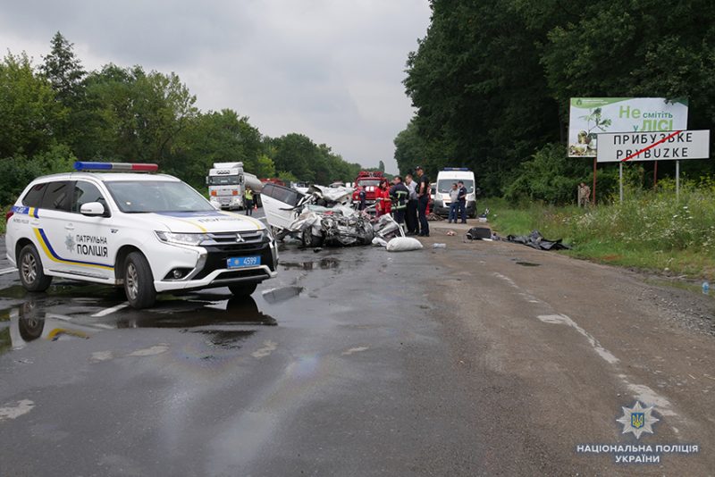 Трагедия под Хмельницким: в ДТП погибла целая семья