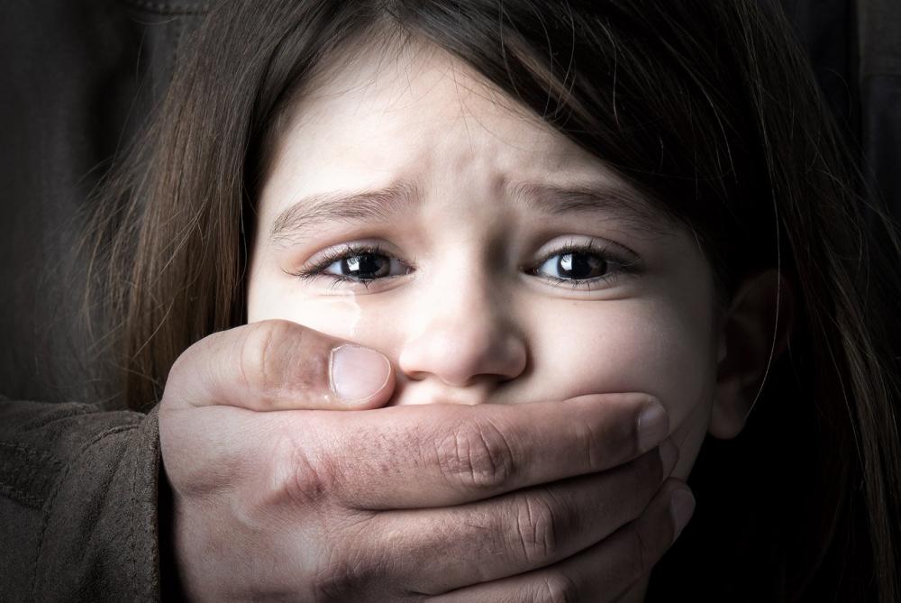 В Полтавской области педофил надругался над 7-летней дочерью сожительницы