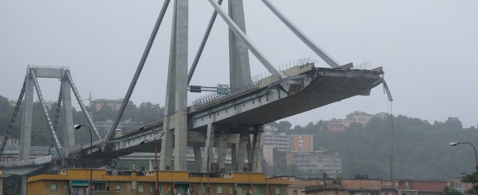 Названа причина обвала моста в Генуе