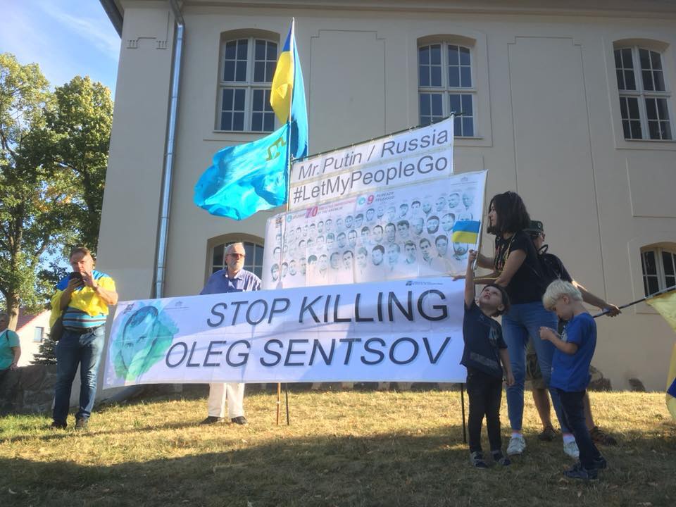 Митинг в Берлине у замка Мезеберг