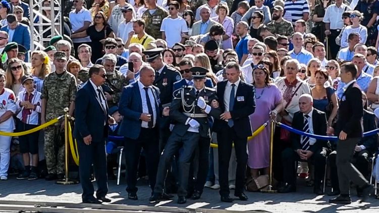 Обморок, парад