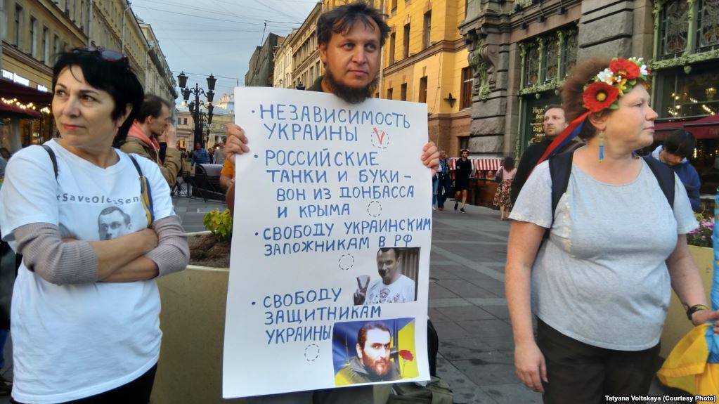 В российском городе активисты поздравили Украину с Днем независимости