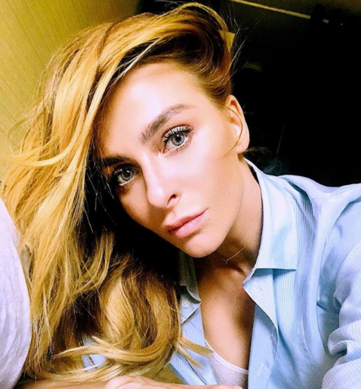 Екатерина Варнава — Обалденная. Екатерина Варнава позировала с обнаженнымиплечами