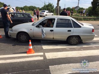 Под Одессой авто въехало в толпу протестующих Под Одессой авто въехало в толпу протестующих