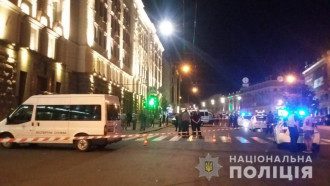 СМИ узнали, что в Харькове злоумышленник после стрельбы смог попасть с помещение горсовета СМИ узнали, что в Харькове злоумышленник после стрельбы смог попасть с помещение горсовета