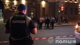Мужчине, устроившему стрельбу у горсовета Харькова, предположительно, под 60 лет Мужчине, устроившему стрельбу у горсовета Харькова, предположительно, под 60 лет