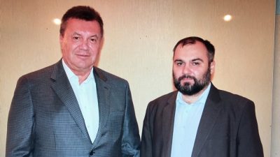 "Харе бухать, Батя". В Сети высмеяли новое российское фото Януковича