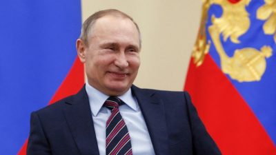 Писатель полагает, что режим Владимира Путина однажды просто рухнет, поскольку у него нет основания