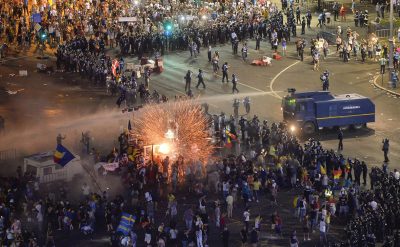 Румынию охватили массовые акции протеста, на улицах тысячи людей