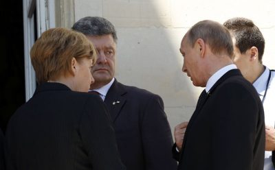 Порошенко похвалился, что Меркель "слила" ему свои переговоры с Путиным