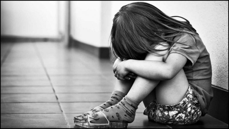 Педофилы отец и старший брат насиловали 7-летнюю девочку