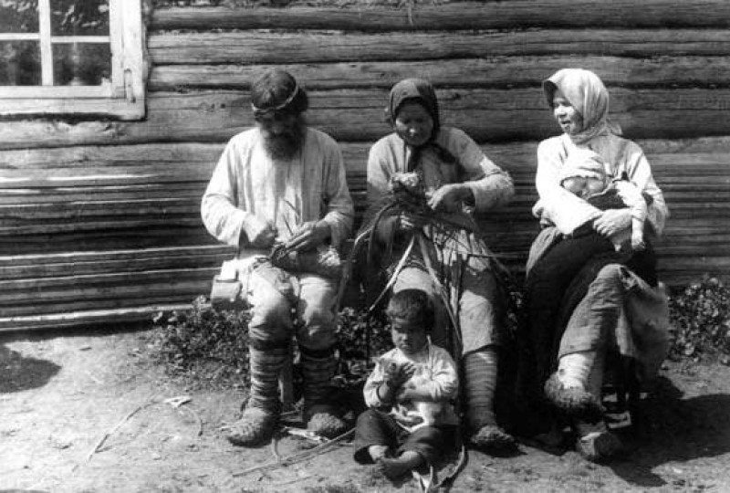 Россияне, снимите лапти, двадцать первый век на дворе!