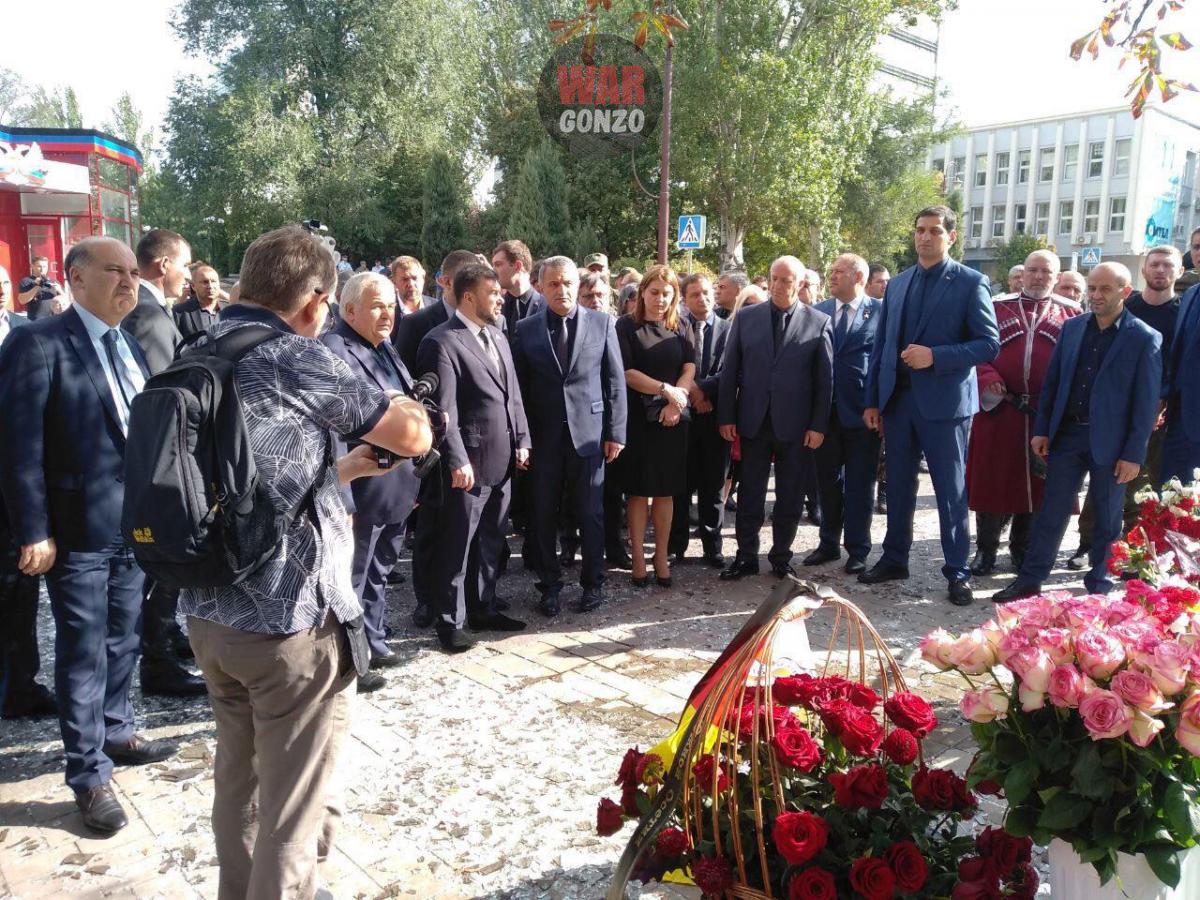 Цвет цветов прощания Цвет цветов прощания