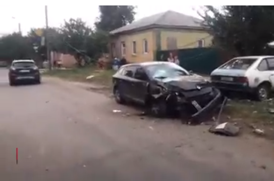 Сын мэра умудрился разбить машину в хлам; к счастью, пострадал лишь столб