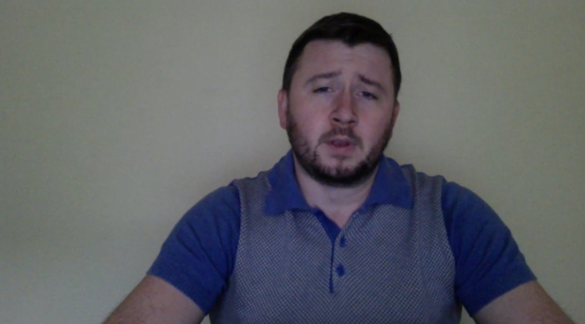 Человек, представившийся Вячеславом Пивоварником