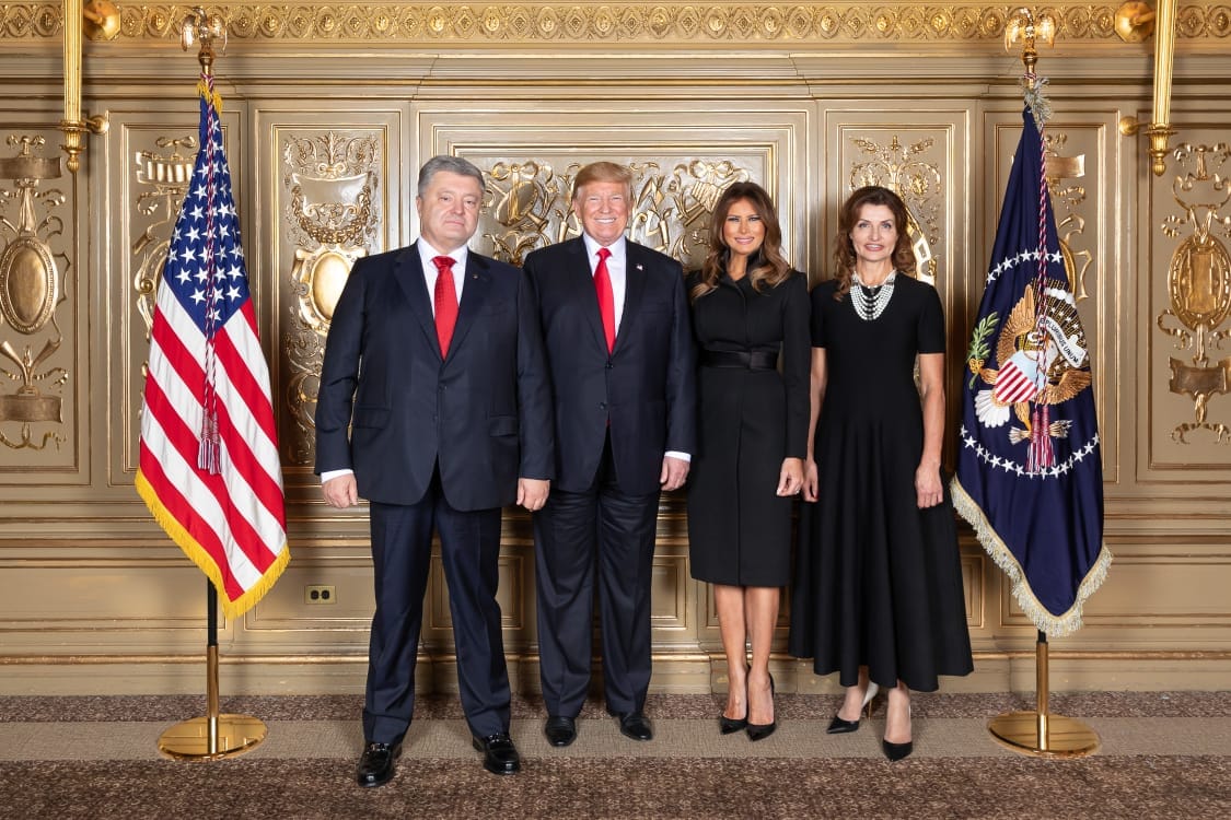 Петр Порошенко и Дональд Трамп - в одинаковых галстуках Петр Порошенко и Дональд Трамп - в одинаковых галстуках