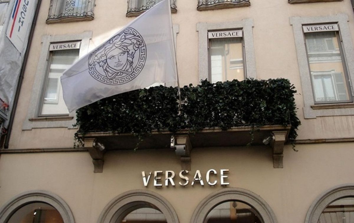 Всемирно известный модный дом Versace продали за кругленькую сумму