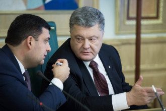 Порошенко, Гройсман