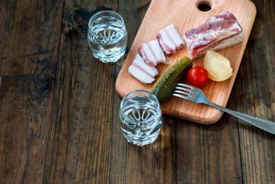 С днем рождения водки 2020 – картинки прикольные и хмельные