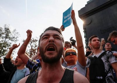 Количество задержанных на митингах в РФ превысило 800 человек - правозащитники