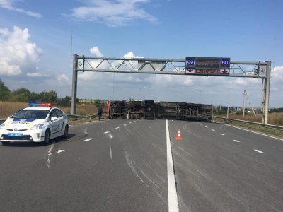 На Ривненщине из-за пьяного водителя полностью заблокирована трасса "Киев-Чоп"