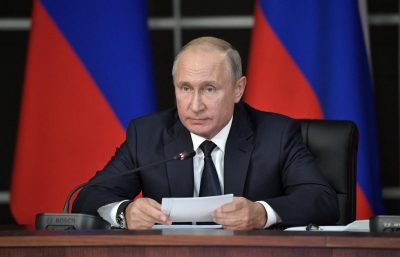 Эксперт считает, что персональные санкции против представителей "банды" Владимира Путина способствуют созданию заговоров против президента РФ