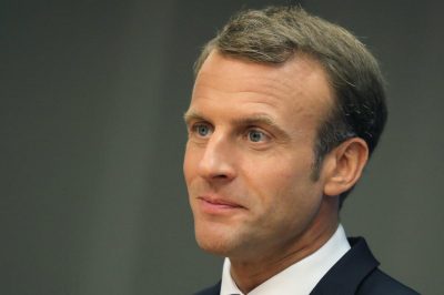 Макрон призвал Алиева прекратить войну в Карабахе и возобновить переговоры