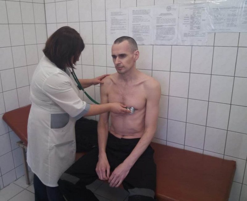 Сенцов попал в реанимацию