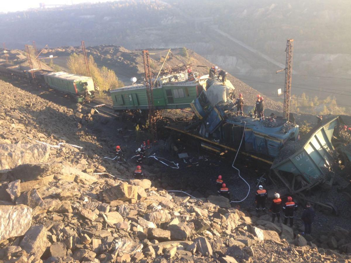 В Кривом Роге столкнулись два поезда, погибли три человека 