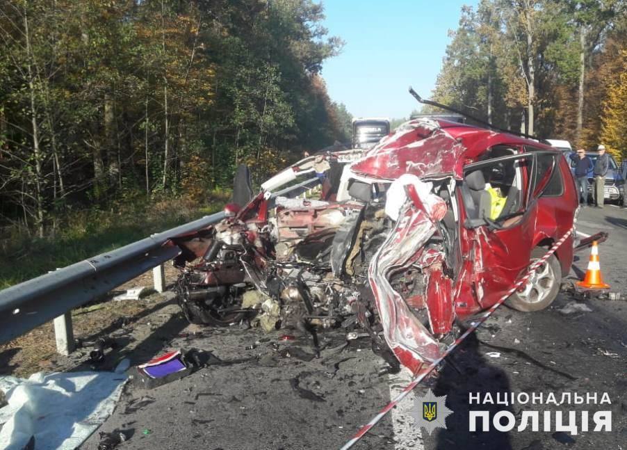 На Киевщине в ДТП погибли три человека На Киевщине в ДТП погибли три человека