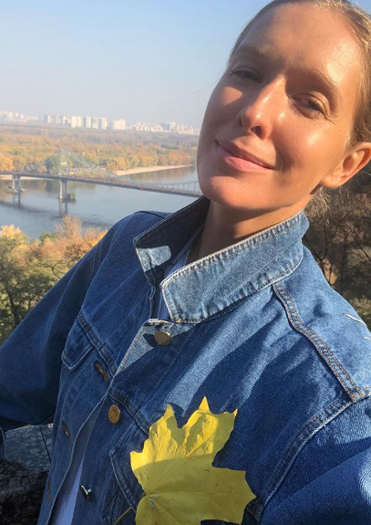 Катя Осадчая в парке Киева позировала без макияжа