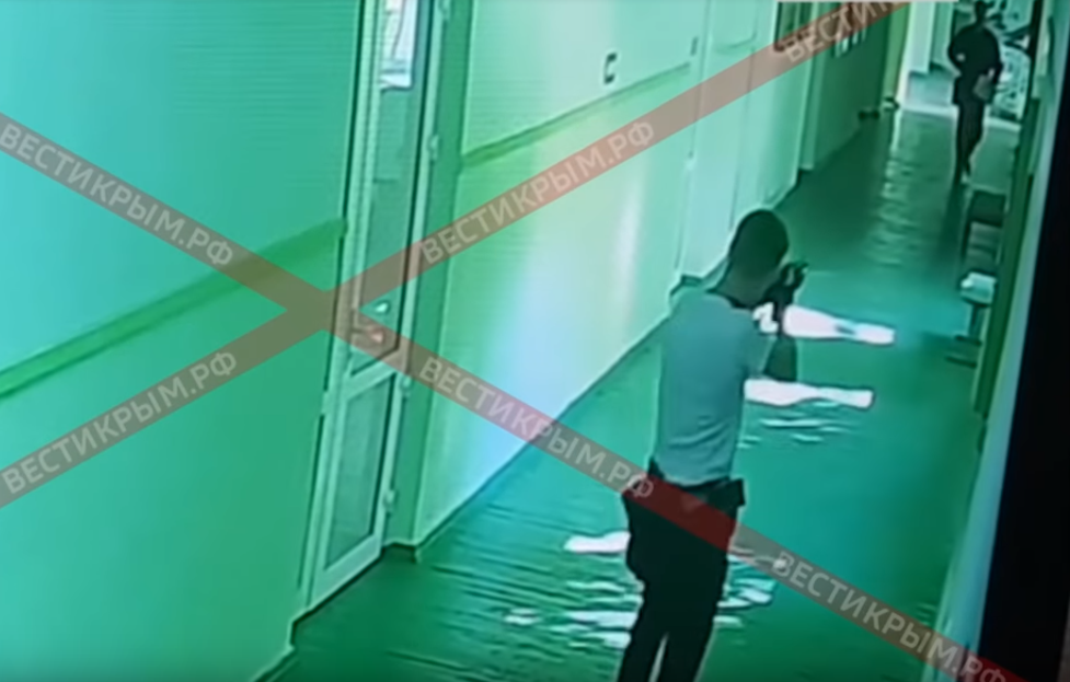 Моменты взрыва и расстрела в керченском колледже попали на видео (18+)