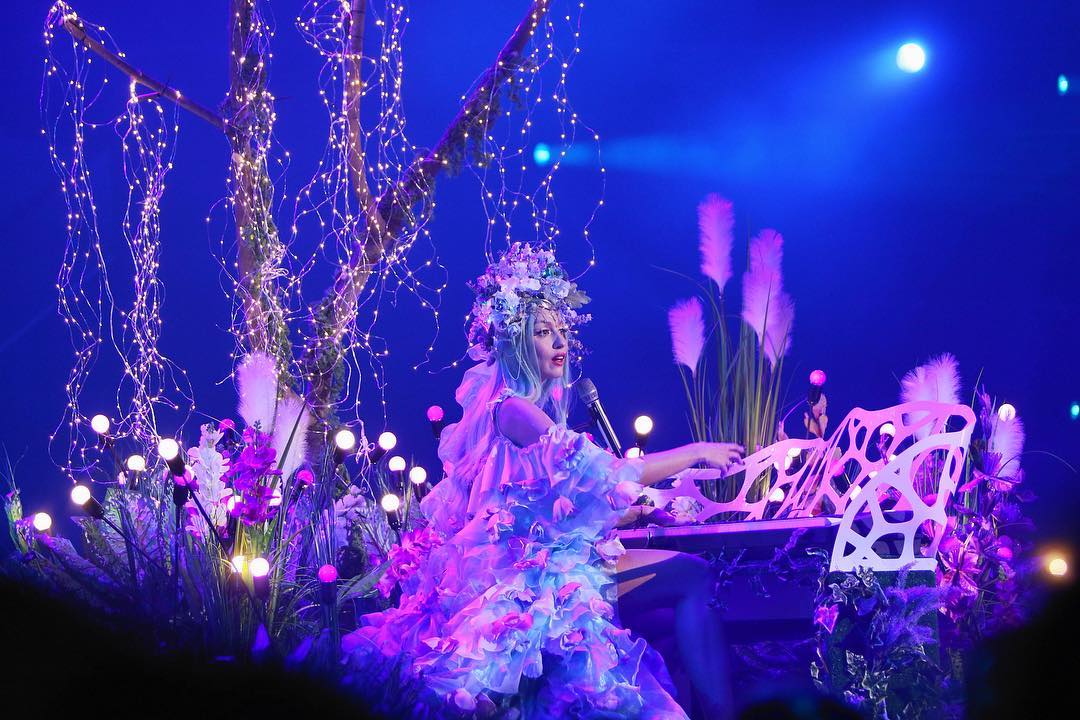 Номер с распиливанием и костюмы за 100 тысяч долларов: Оля Полякова устроила грандиозное шоу
