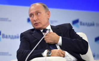 Владимир Путин на сессии заседания Международного дискуссионного клуба Владимир Путин на сессии заседания Международного дискуссионного клуба