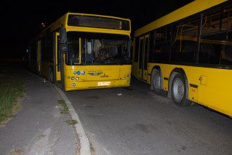 В Киеве два автобуса убили женщину-кондуктора В Киеве два автобуса убили женщину-кондуктора
