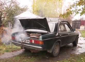 Украинцы пересаживаются на "дровомобили" / Скриншот ТСН Украинцы пересаживаются на "дровомобили" / Скриншот ТСН
