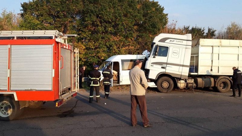 Смерть после экскурсии: на Черкасчине микроавтобус с детьми попал в аварию, погибла девочка