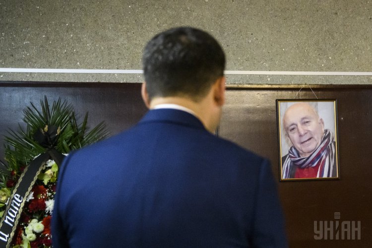 Владимир Гройсман попрощался с Давидом Черкасским Владимир Гройсман попрощался с Давидом Черкасским